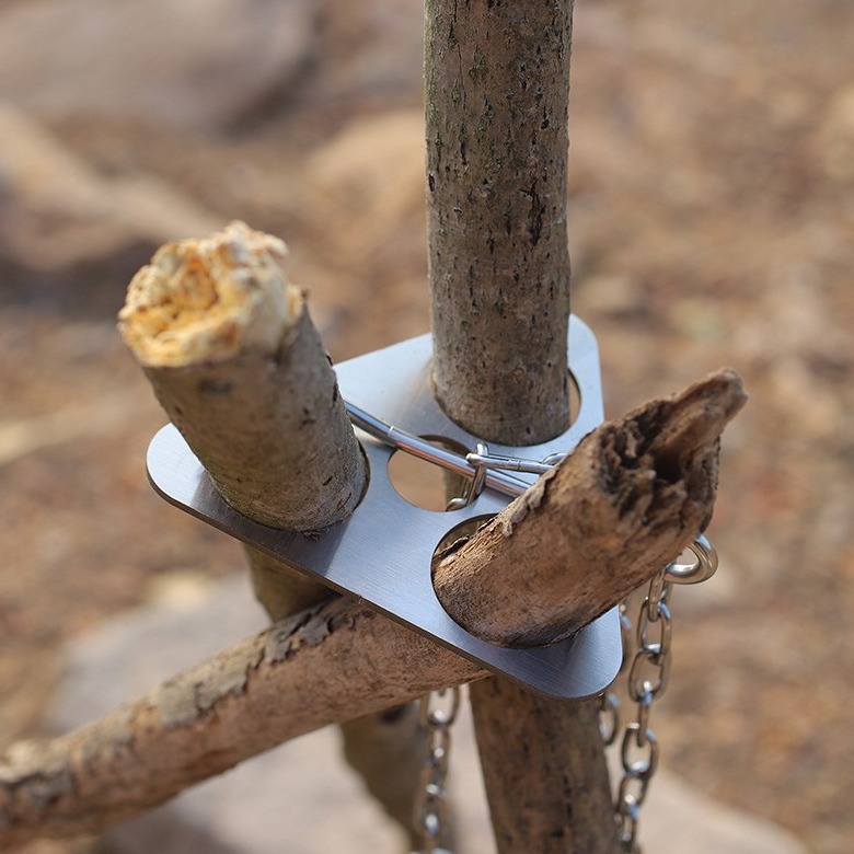 حامل ثلاثي القوائم من الفولاذ  - مراجعة Camping Cooking Multi Tool وسعره