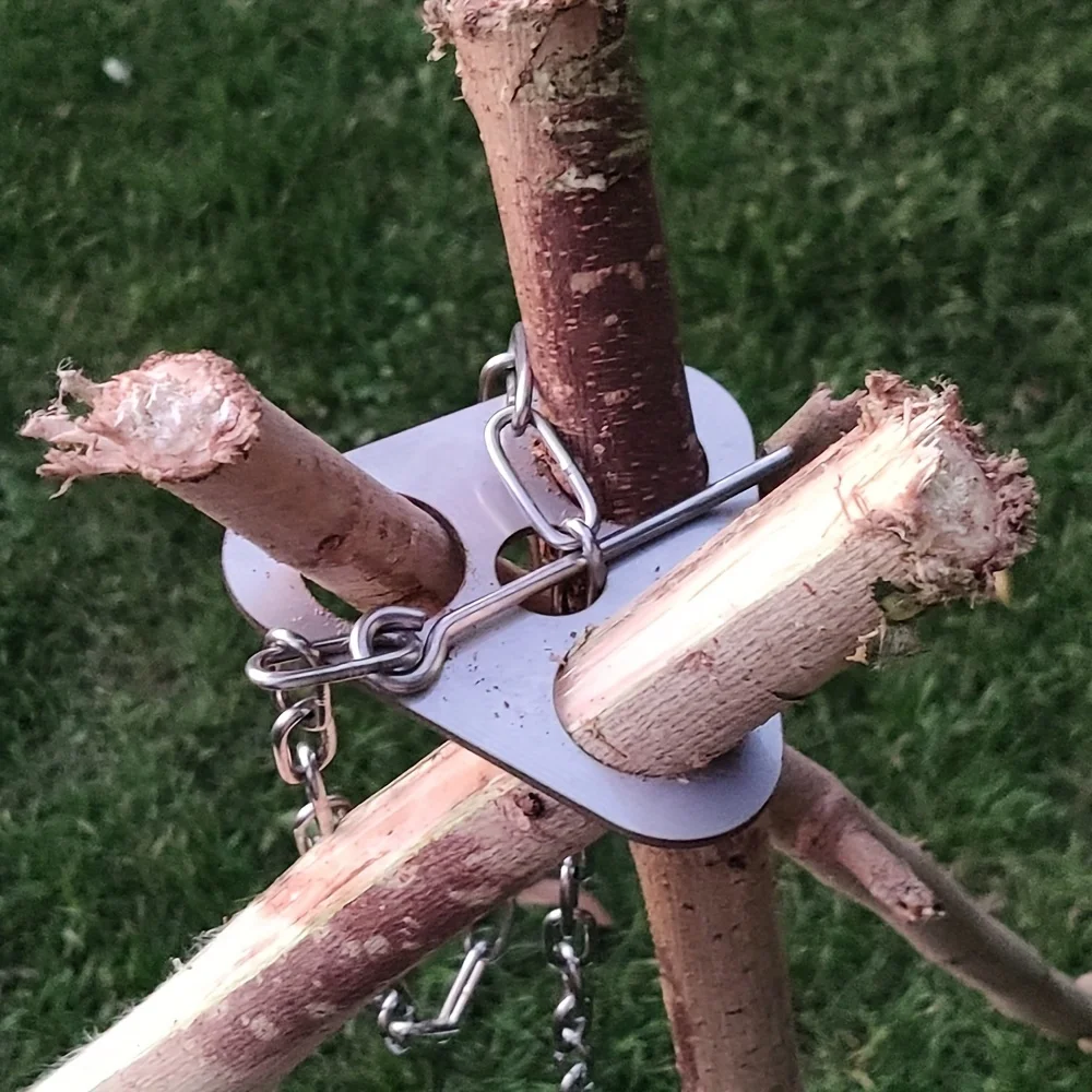 حامل ثلاثي القوائم من الفولاذ  - مراجعة Camping Cooking Multi Tool وسعره